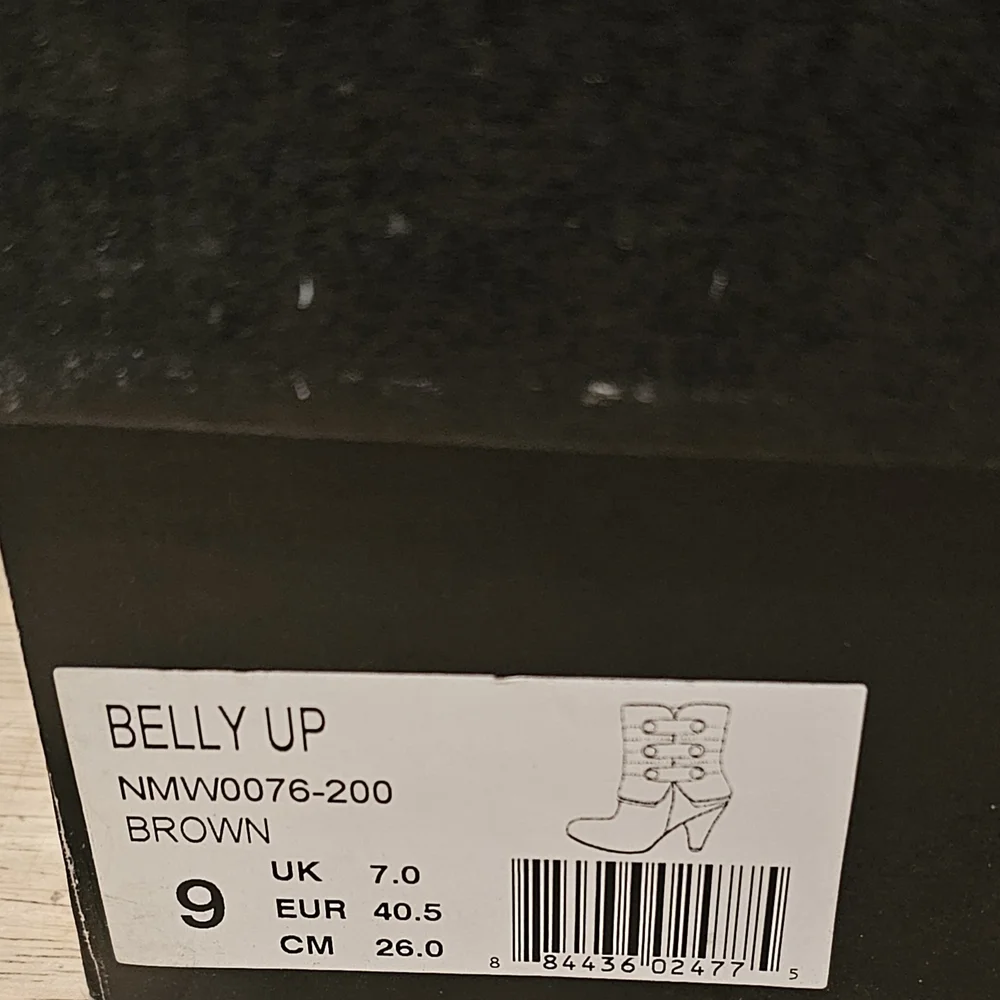 NIB Naughty Monkey Belly Up Tan Ankle Boots w/ Brown Strap & Gold Accents Size 9 - Picture 9 of 10